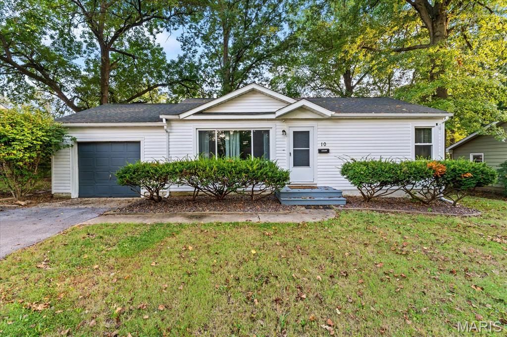 10 Manas Drive, Belleville, IL 62226