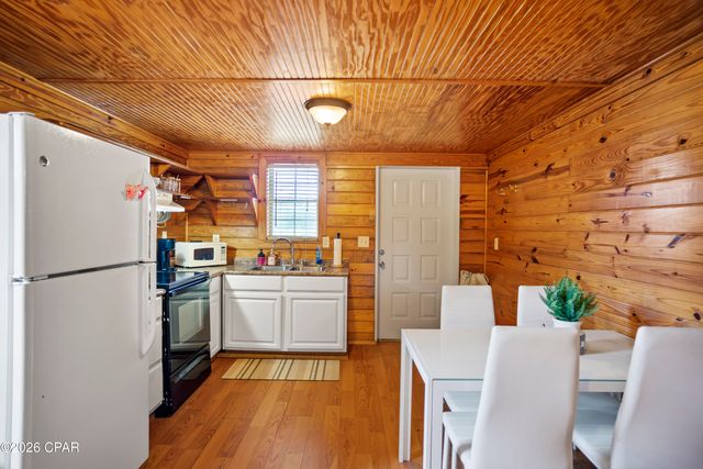 21260 NW Oak Tree Road, Clarksville, FL 32430