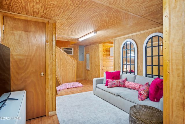 21260 NW Oak Tree Road, Clarksville, FL 32430