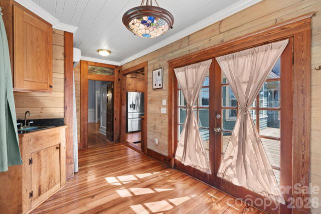 26 E Chestnut Street, Asheville, NC 28801