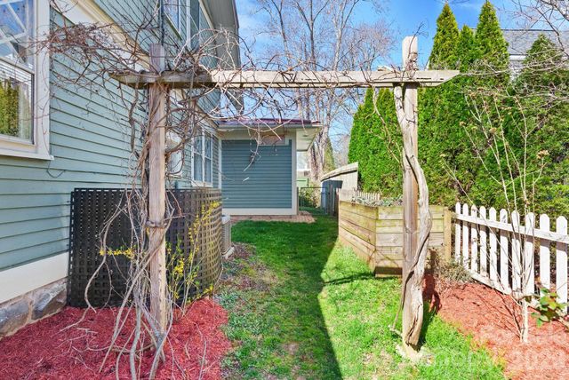 26 E Chestnut Street, Asheville, NC 28801