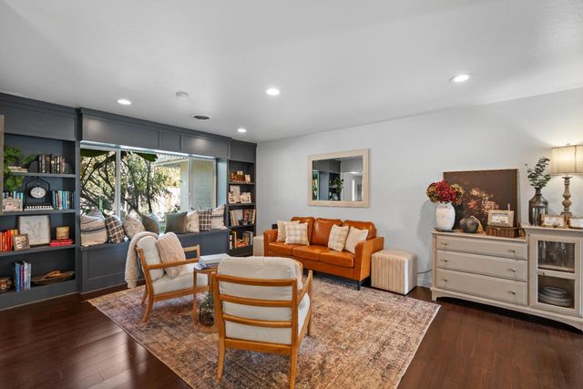 909 Greenwood Dr, Lodi, CA 95242