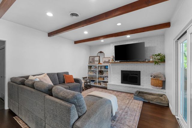 909 Greenwood Dr, Lodi, CA 95242