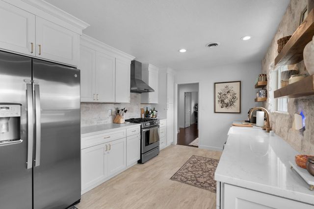 909 Greenwood Dr, Lodi, CA 95242