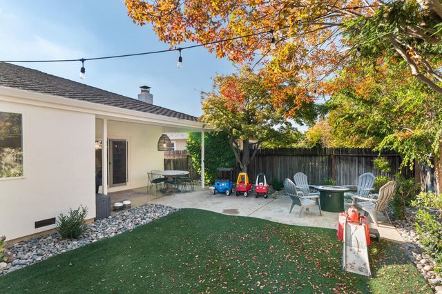 909 Greenwood Dr, Lodi, CA 95242