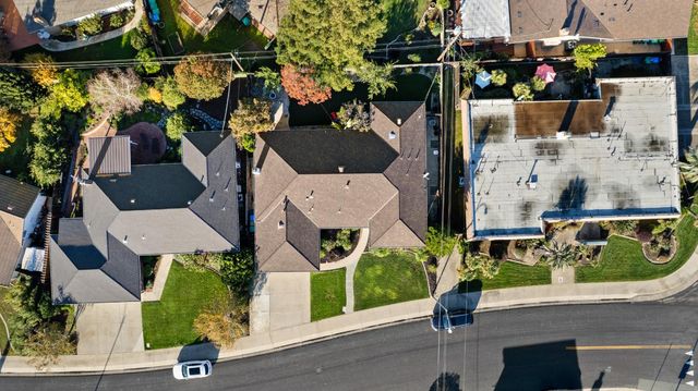 909 Greenwood Dr, Lodi, CA 95242