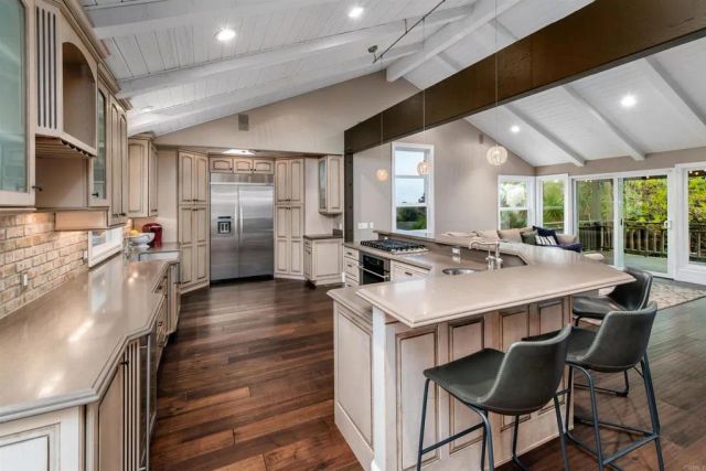 2645 Highland Drive, Carlsbad, CA 92008