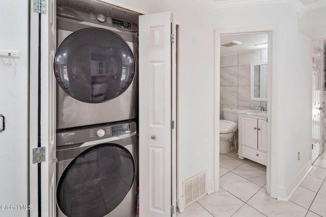 13 Raleigh Drive, Halfmoon, NY 12065