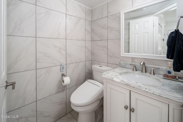 13 Raleigh Drive, Halfmoon, NY 12065