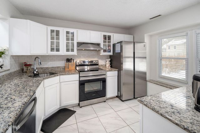 13 Raleigh Drive, Halfmoon, NY 12065