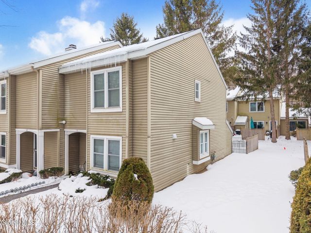 13 Raleigh Drive, Halfmoon, NY 12065