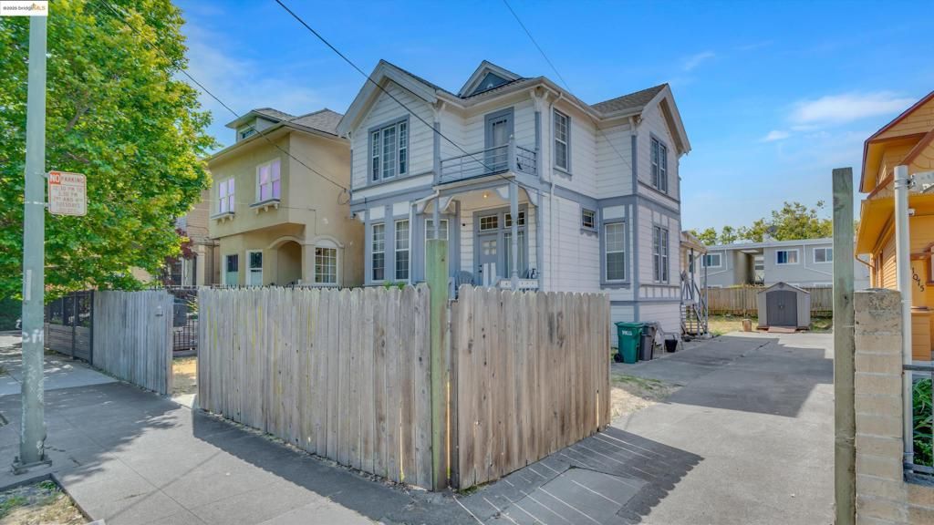 Image 2 of property listing at 1071 59Th St, Oakland, CA 94608