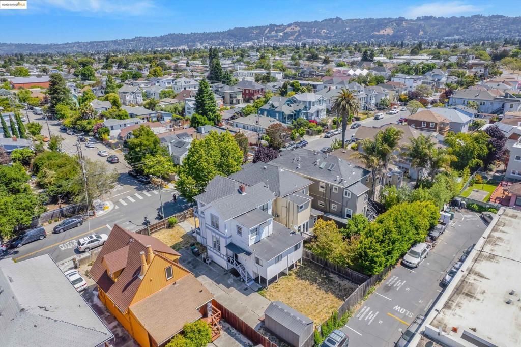 Image 49 of property listing at 1071 59Th St, Oakland, CA 94608