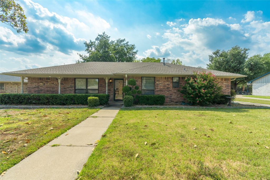 110 Oak Glen Drive, Greenville, TX 75402