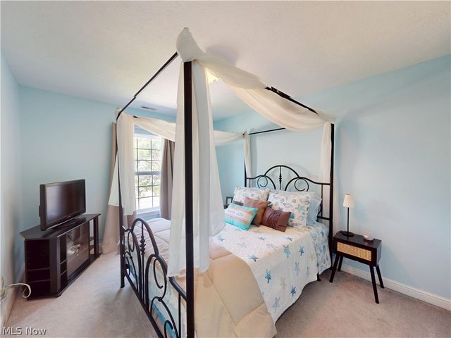 5133 W 7th Street, Brooklyn Heights, OH 44131