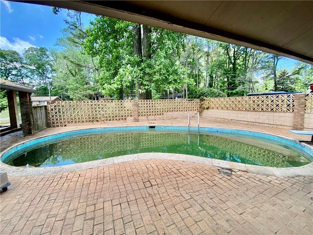 2700 The Fontainebleau SW, Atlanta, GA 30331