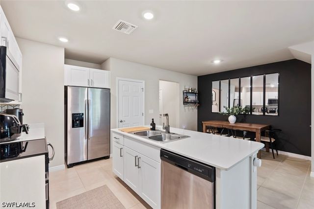 15527 Wildflower CIR, Naples, FL 34119
