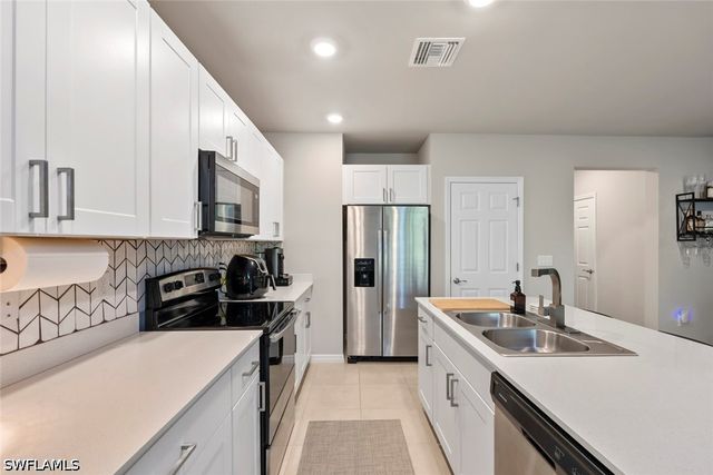 15527 Wildflower CIR, Naples, FL 34119