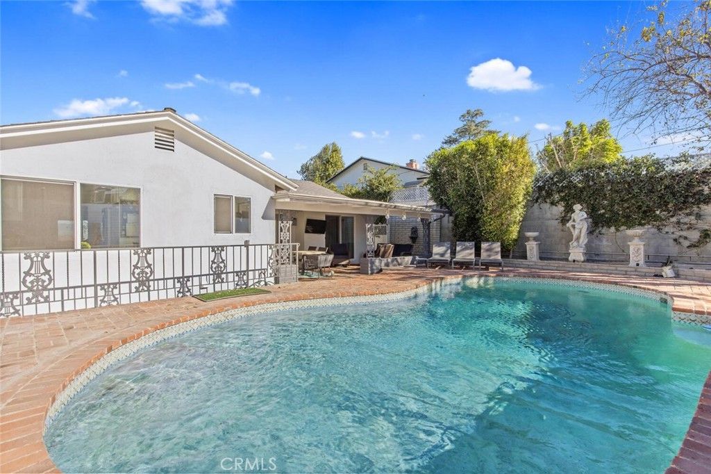 22444 Venido, Woodland Hills, CA 91364 — exterior