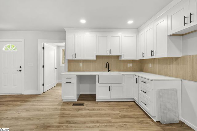 5497 Old Buncombe Road, Greenville, SC 29609