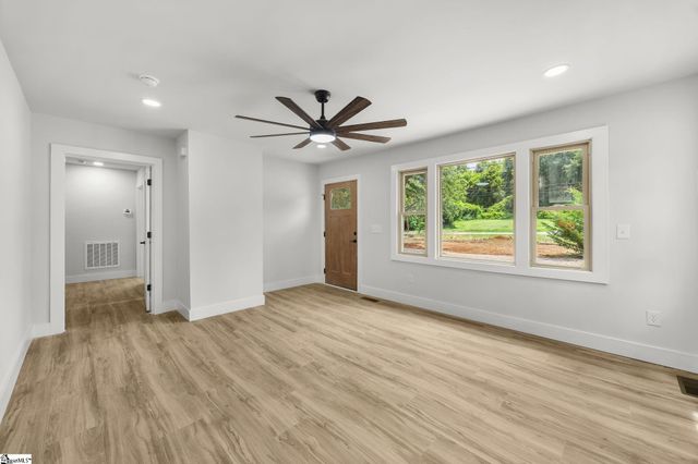 5497 Old Buncombe Road, Greenville, SC 29609