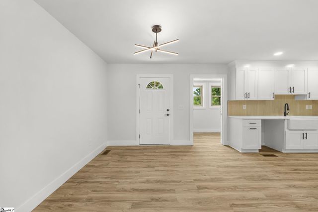 5497 Old Buncombe Road, Greenville, SC 29609