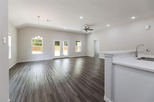 65 Road 5243, Cleveland, TX 77327