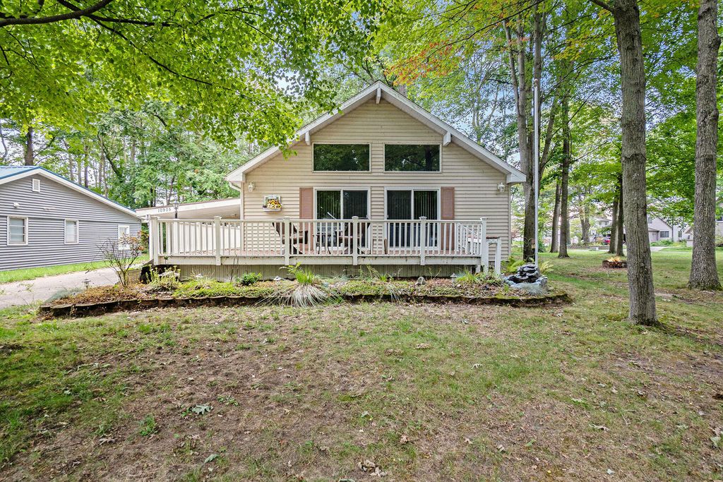10905 1st Street, Canadian Lakes, MI 49346