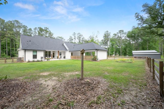 3195 Nesom Rd, Denham Springs, LA 70706