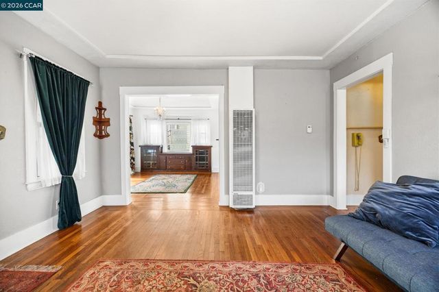 2637 Chestnut St, Oakland, CA 94607