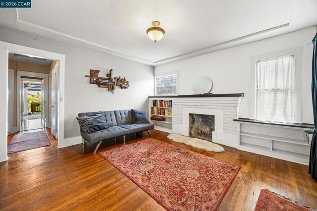 2637 Chestnut St, Oakland, CA 94607