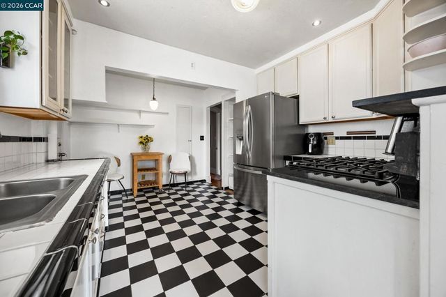 2637 Chestnut St, Oakland, CA 94607