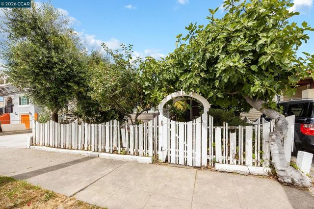 2637 Chestnut St, Oakland, CA 94607