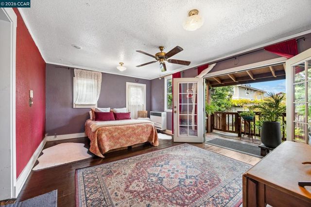 2637 Chestnut St, Oakland, CA 94607