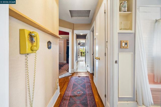 2637 Chestnut St, Oakland, CA 94607