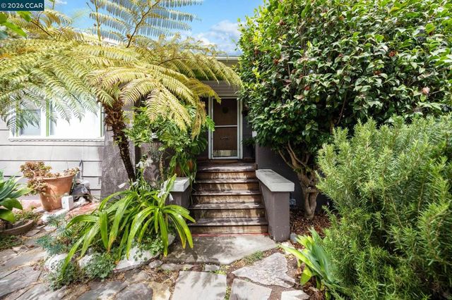 2637 Chestnut St, Oakland, CA 94607