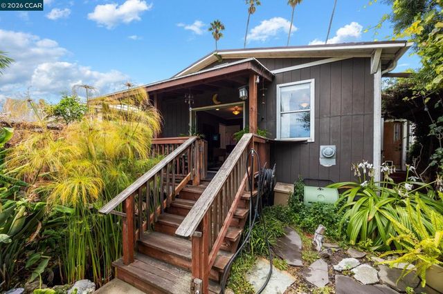 2637 Chestnut St, Oakland, CA 94607