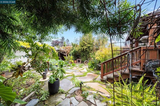 2637 Chestnut St, Oakland, CA 94607