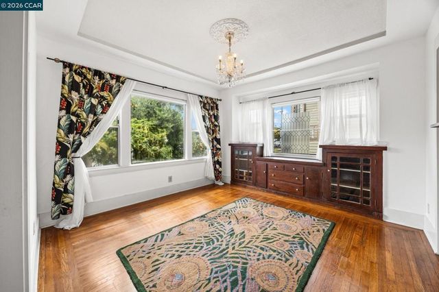 2637 Chestnut St, Oakland, CA 94607