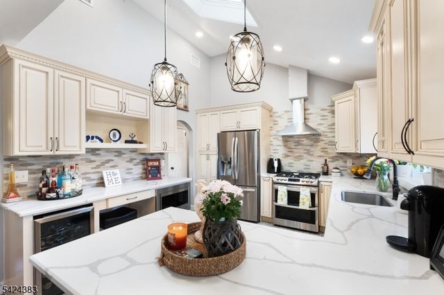 68 DORIS WAY, Clark Twp., NJ 07066