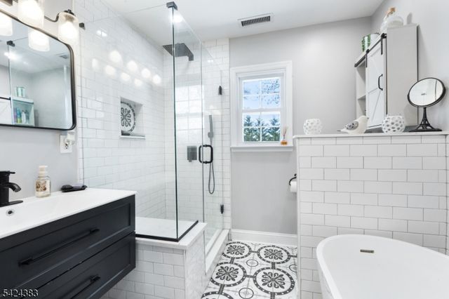 68 DORIS WAY, Clark Twp., NJ 07066