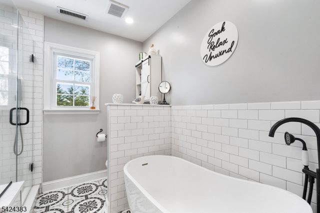 68 DORIS WAY, Clark Twp., NJ 07066