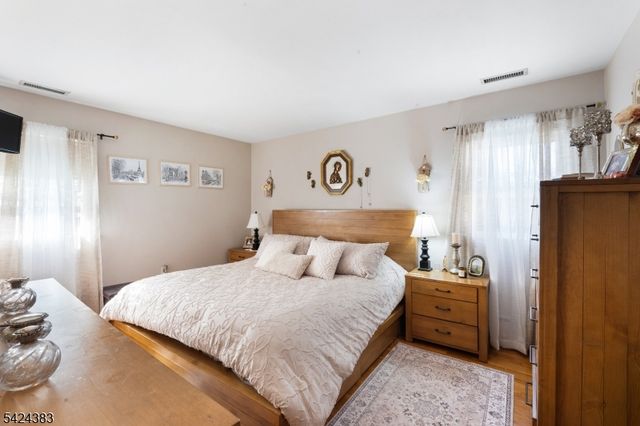 68 DORIS WAY, Clark Twp., NJ 07066