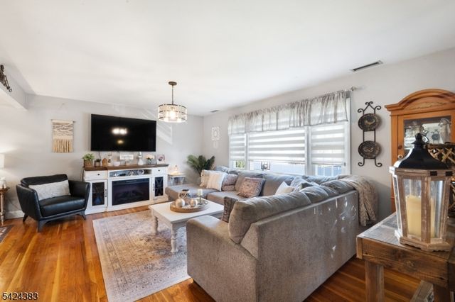 68 DORIS WAY, Clark Twp., NJ 07066