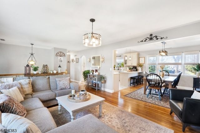 68 DORIS WAY, Clark Twp., NJ 07066