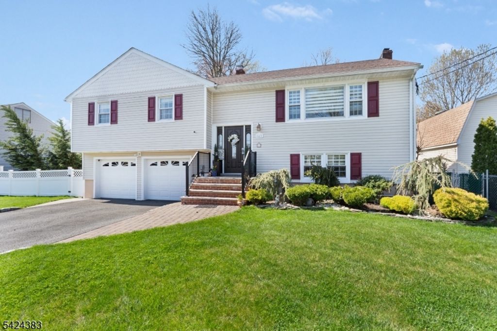 68 DORIS WAY, Clark Twp., NJ 07066