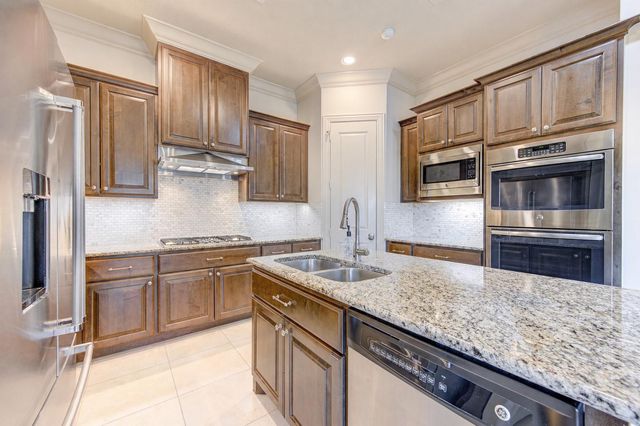 2422 Camden Creek Lane, Houston, TX 77077