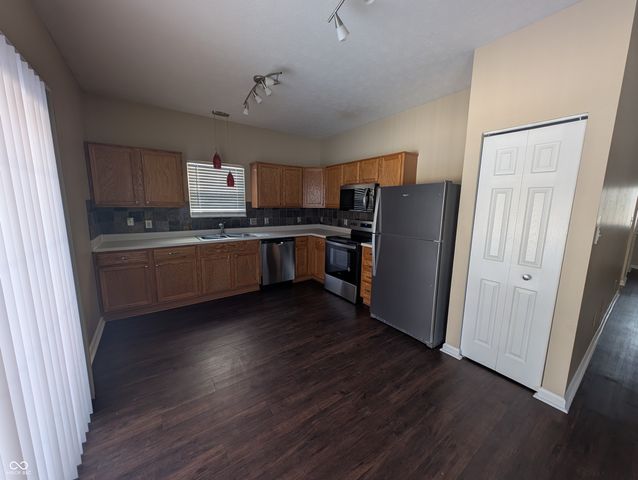 8060 Chesterhill Way, Indianapolis, IN 46239