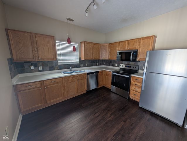 8060 Chesterhill Way, Indianapolis, IN 46239