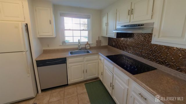 320 Sharon Way B, Monroe, NJ 08831